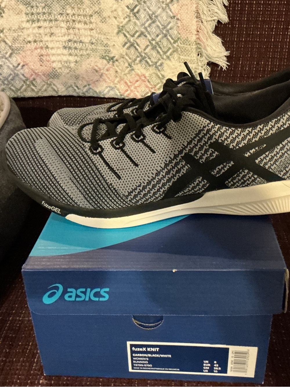 Asics Gray and Black Knit Sneakers FuseX Knit Brand New Mens 8.5 Women's 10 - Picture 4 of 7